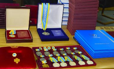 В Туве в День народного единства вручены государственные награды