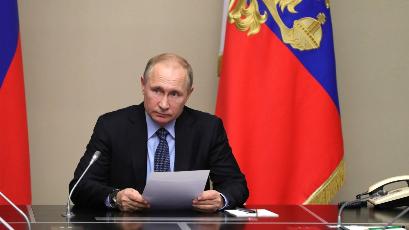 Владимир Путин подписал закон о молодежной политике